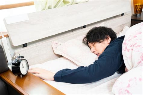 人一天睡眠時間|一天睡多久才健康長壽？日本醫學博士：睡10小時比5。